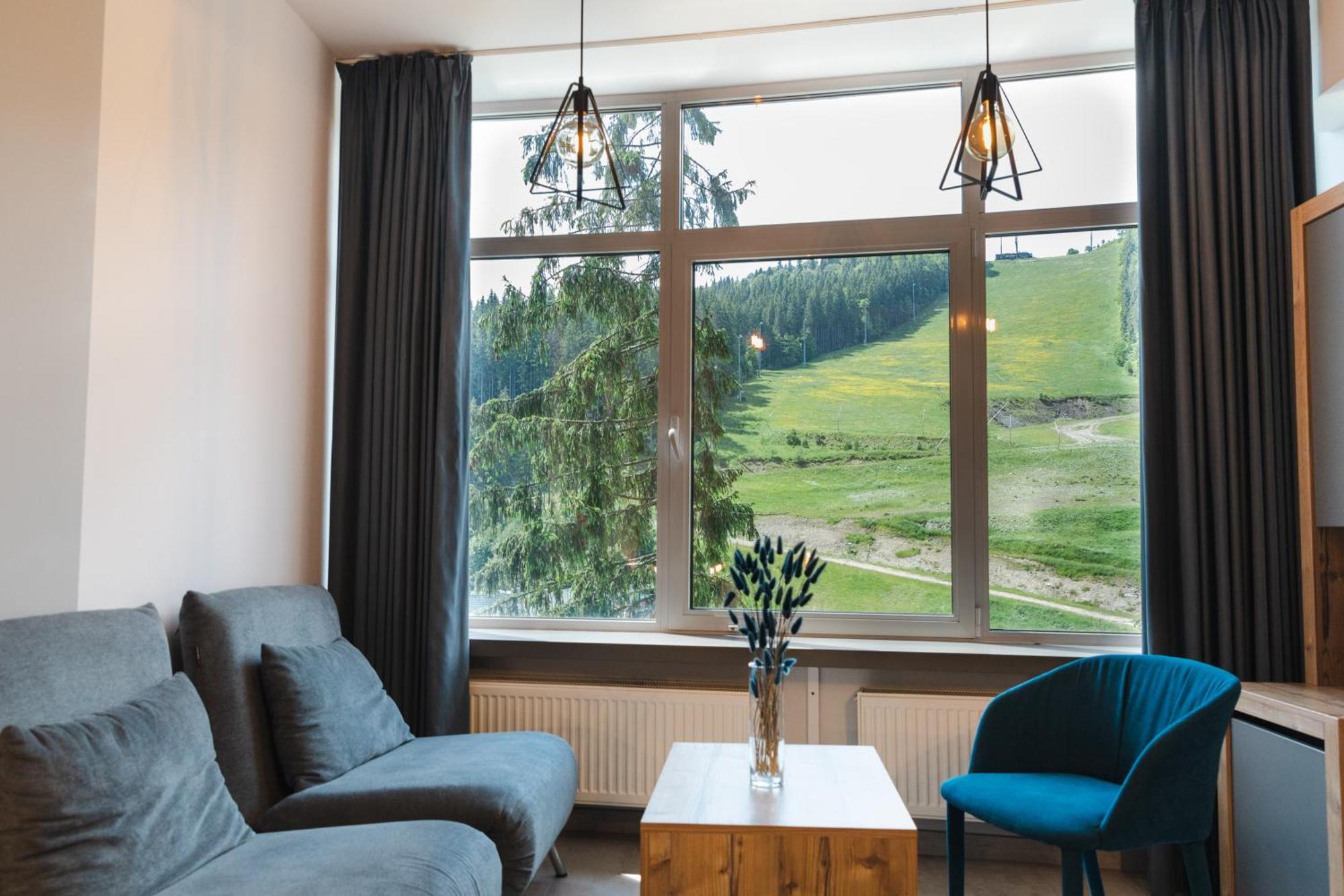 Blue Mountain Hotell Bukovel Exteriör bild