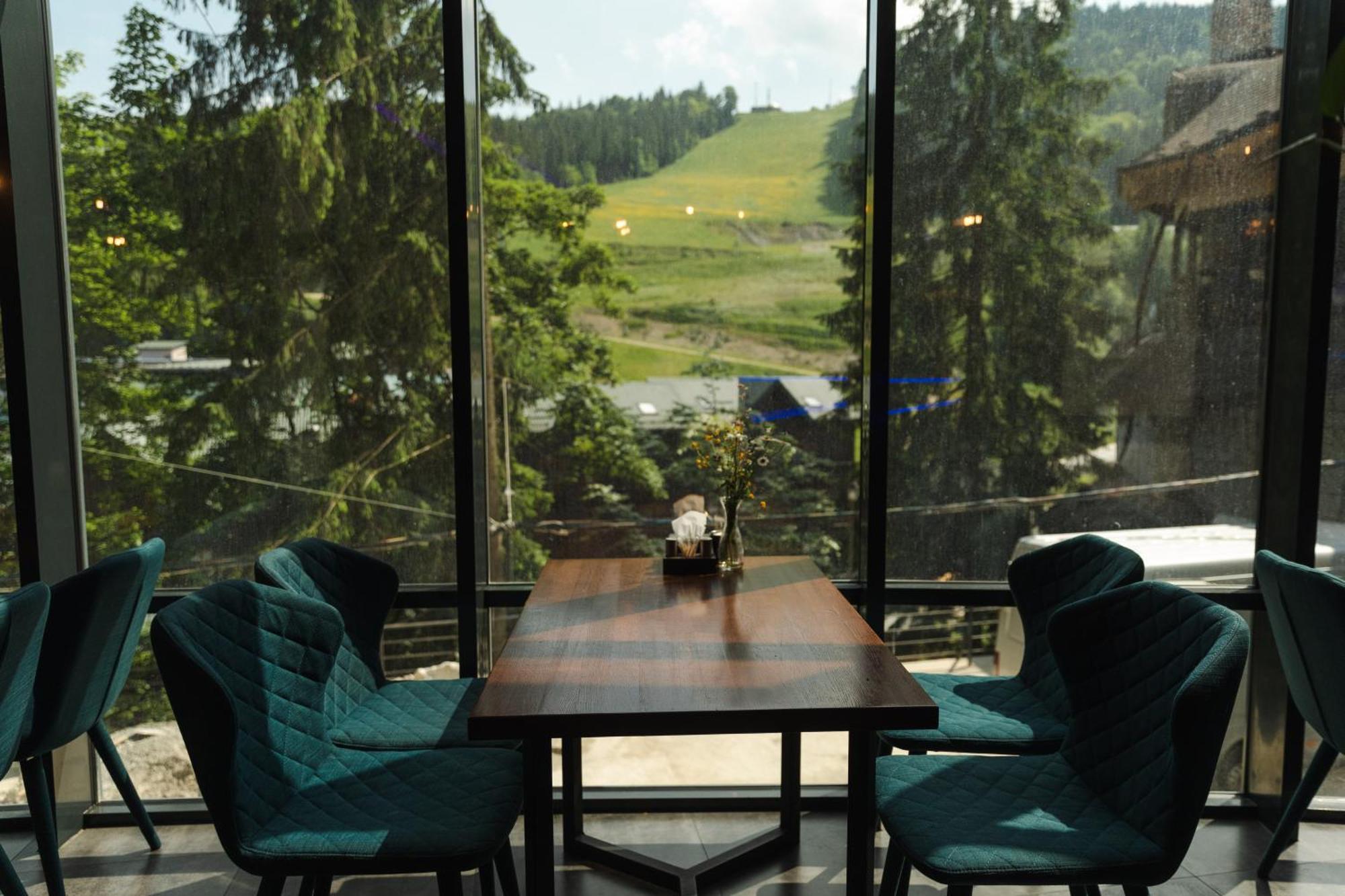 Blue Mountain Hotell Bukovel Exteriör bild